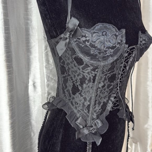 Vtg Victoria’s Secret Gold Label Corset Lacy Coquette Ruffle Garter Women’s 32B - Picture 3 of 7